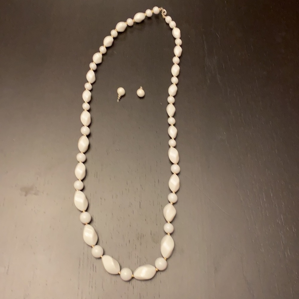 💥 3 for $12💥 White costume necklace and earring bundle
